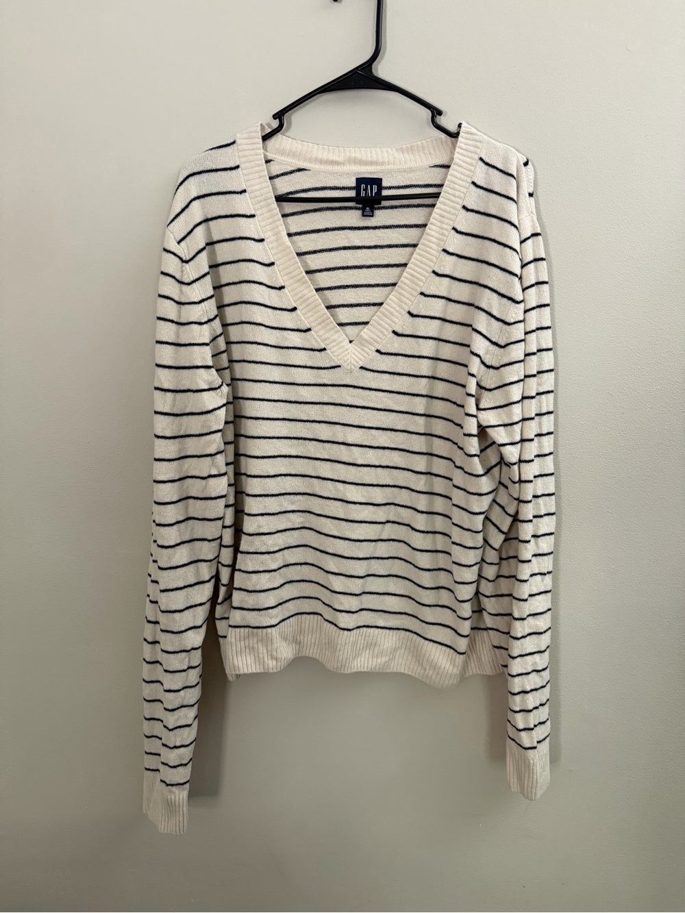 Women’s XL tall GAP Cream V-Neck Sweater with Black Stripes long sleeve cozy